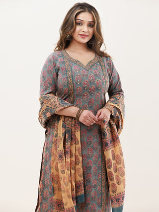 Gazal Aryaya Set Of Kurta Pants Dupatta