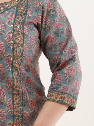 Gazal Aryaya Set Of Kurta Pants Dupatta