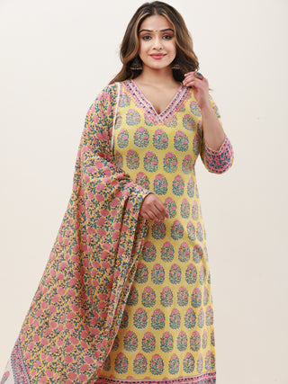 Gazal Divya Set Of Kurta Pants Dupatta