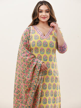 Gazal Divya Set Of Kurta Pants Dupatta