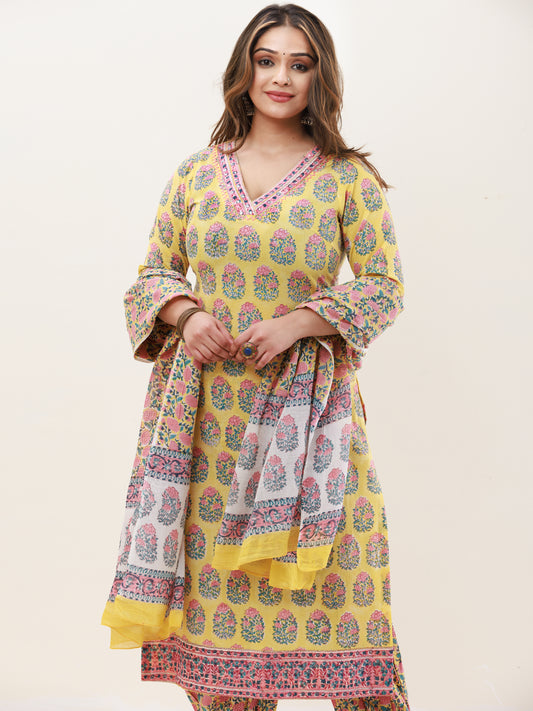 Gazal Divya Set Of Kurta Pants Dupatta