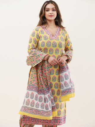 Gazal Divya Set Of Kurta Pants Dupatta