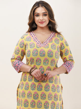 Gazal Divya Set Of Kurta Pants Dupatta