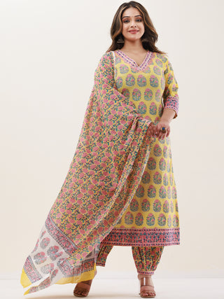 Gazal Divya Set Of Kurta Pants Dupatta