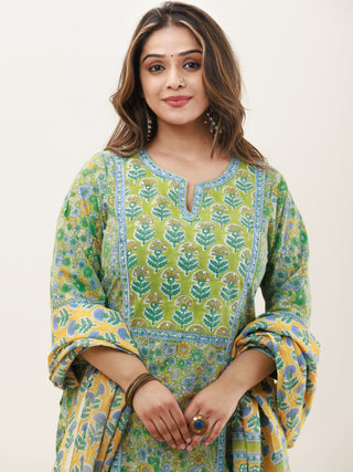 Gazal Amyra Set Of Kurta Pants Dupatta