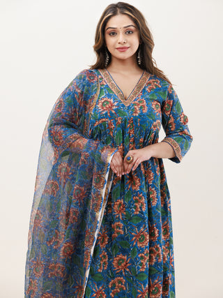 Gazal Tamanna Set Of Anarkali Pants Dupatta