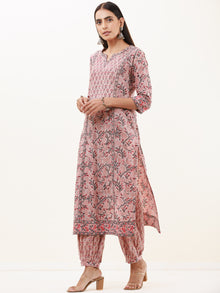 Umang Tabasum Set Of Kurta Pants Dupatta