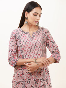 Umang Tabasum Set Of Kurta Pants Dupatta