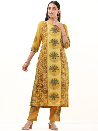 Ajrakh Pari Set Of Kurta Pants Dupatta