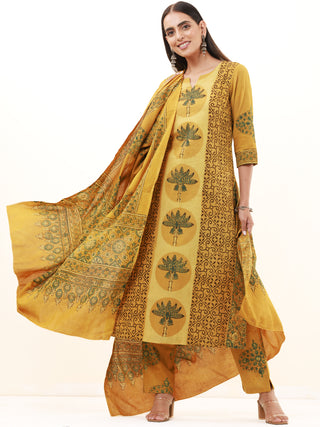 Ajrakh Pari Set Of Kurta Pants Dupatta