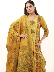 Ajrakh Pari Set Of Kurta Pants Dupatta