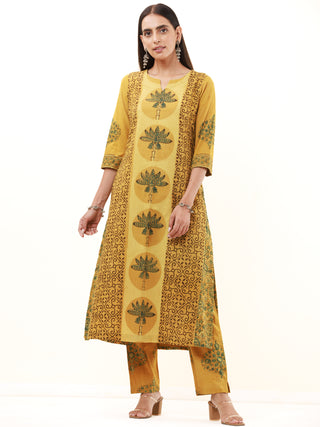 Ajrakh Pari Set Of Kurta Pants Dupatta
