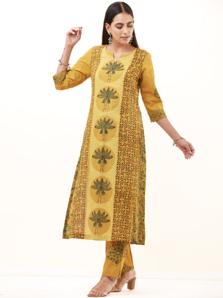 Ajrakh Pari Set Of Kurta Pants Dupatta