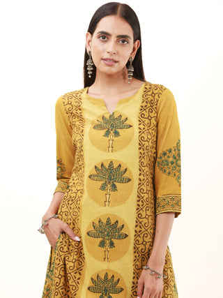 Ajrakh Pari Set Of Kurta Pants Dupatta