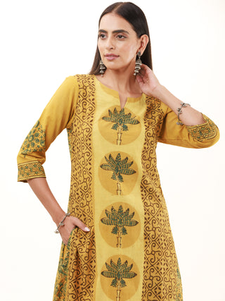 Ajrakh Pari Set Of Kurta Pants Dupatta