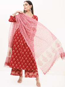 Umang Dia Set Of Kurta Pants Dupatta