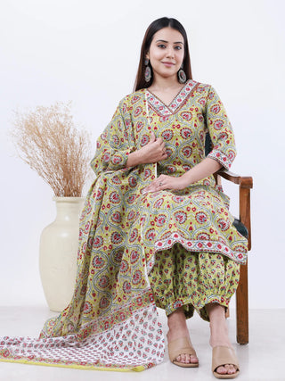 Roz Nia Set Of Kurta Pants Dupatta