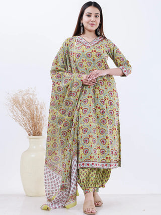 Roz Nia Set Of Kurta Pants Dupatta