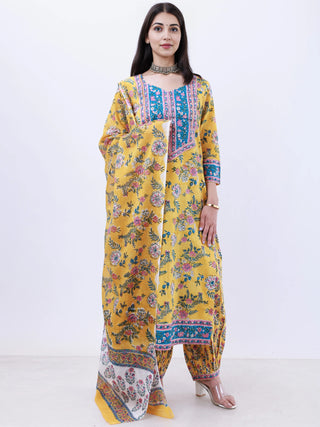 Roz Saima Set Of Kurta Pants Dupatta