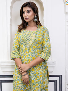 Jashn Sameera Set Of Kurta Salwar Pants Dupatta