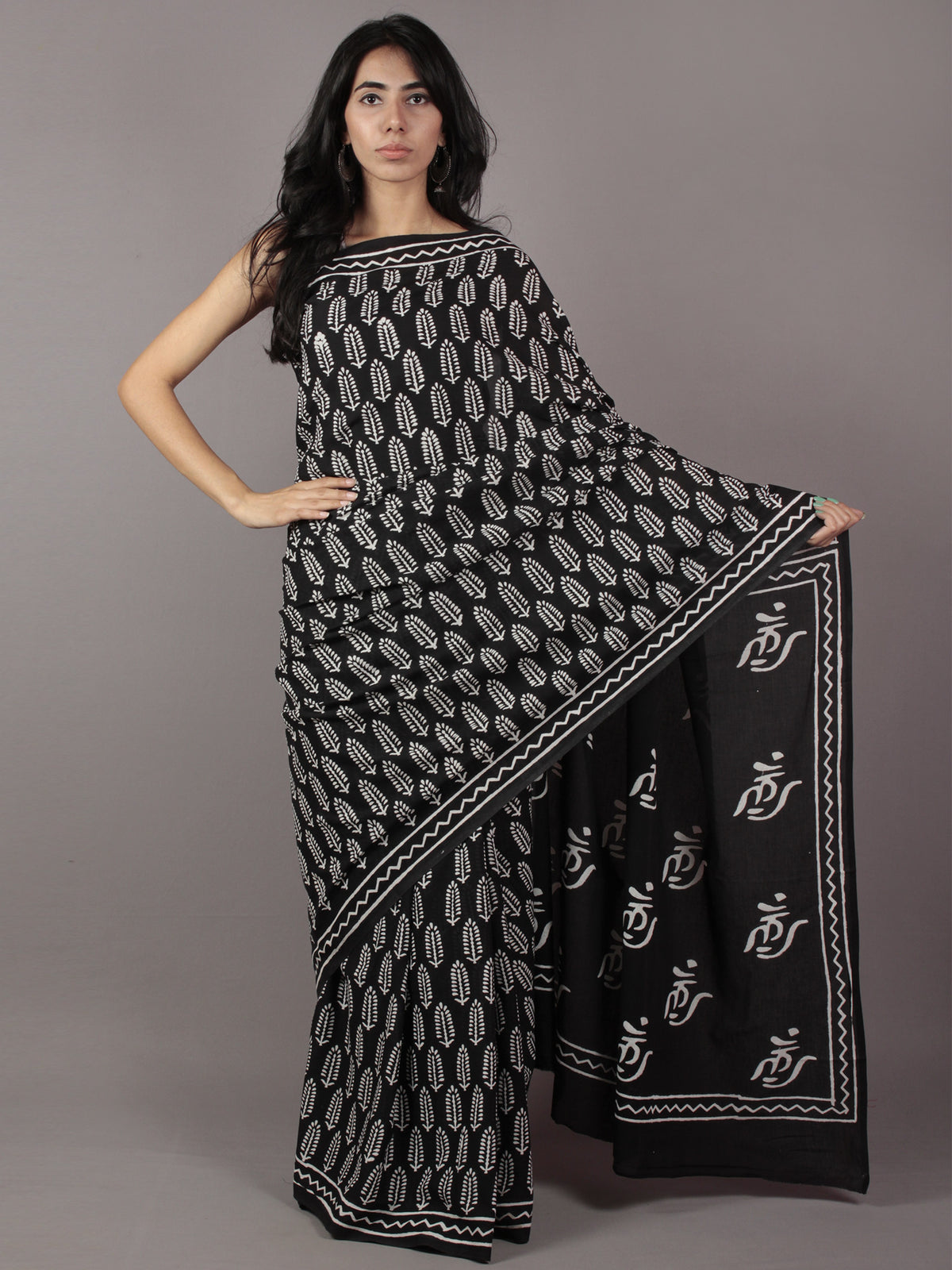 Black White Hand Block Printed Cotton Mul Saree - S031701783