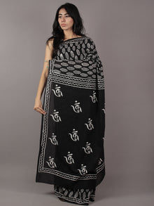 Black White Hand Block Printed Cotton Mul Saree - S031701783