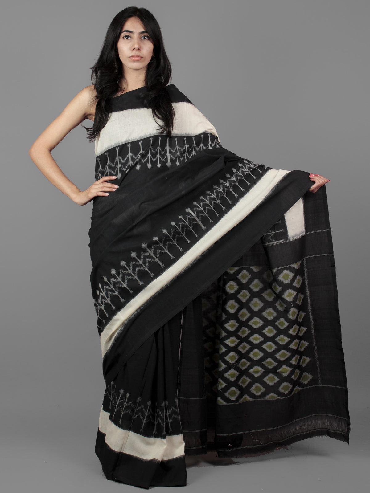 Black White Grey Ikat Handwoven Pochampally Mercerized Cotton Saree - S031701906