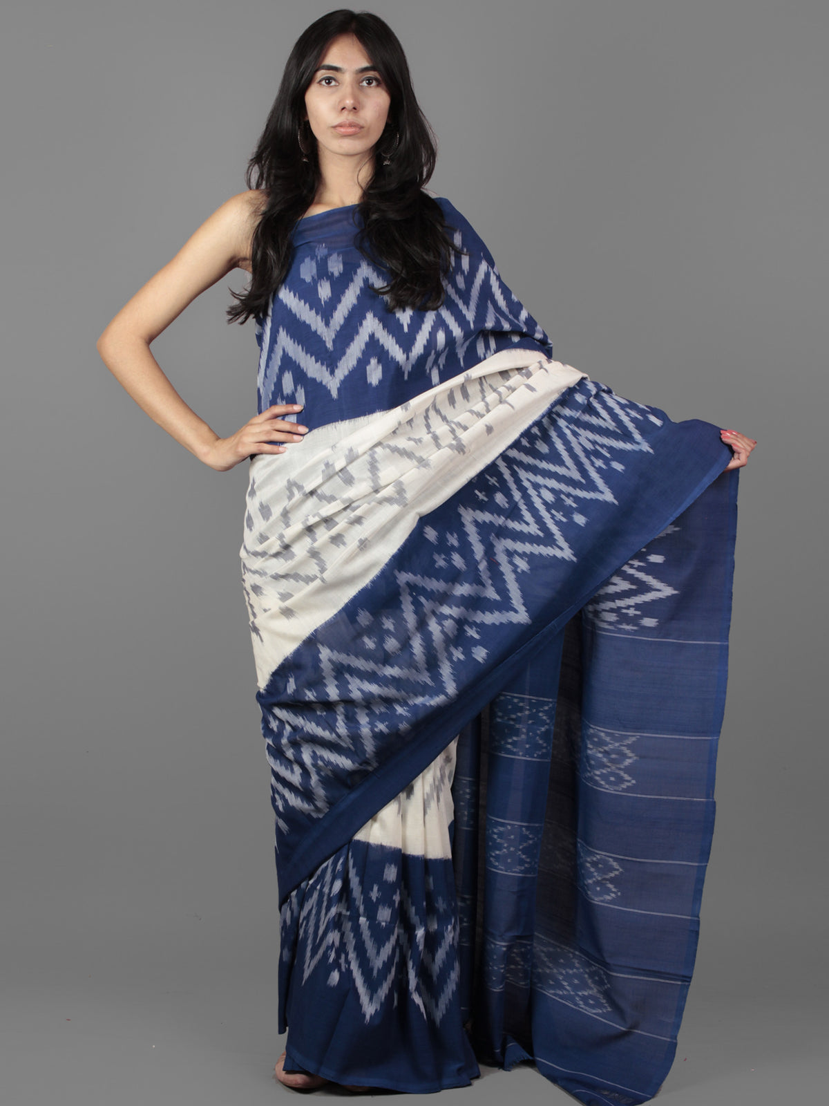 Blue Ivory Grey Ikat Handwoven Pochampally Cotton Saree - S031701932