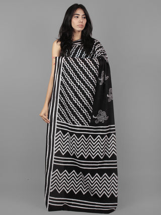 Black White Hand Block Printed in Cotton Mul Saree - S031701951