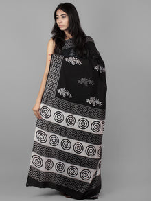 Black White Grey Hand Block Printed in Cotton Mul Saree - S031701958