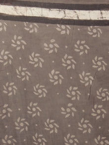 Kashish Grey Ivory Black Bagru Dabu Hand Block Printed in Cotton Mul Saree - S031701965