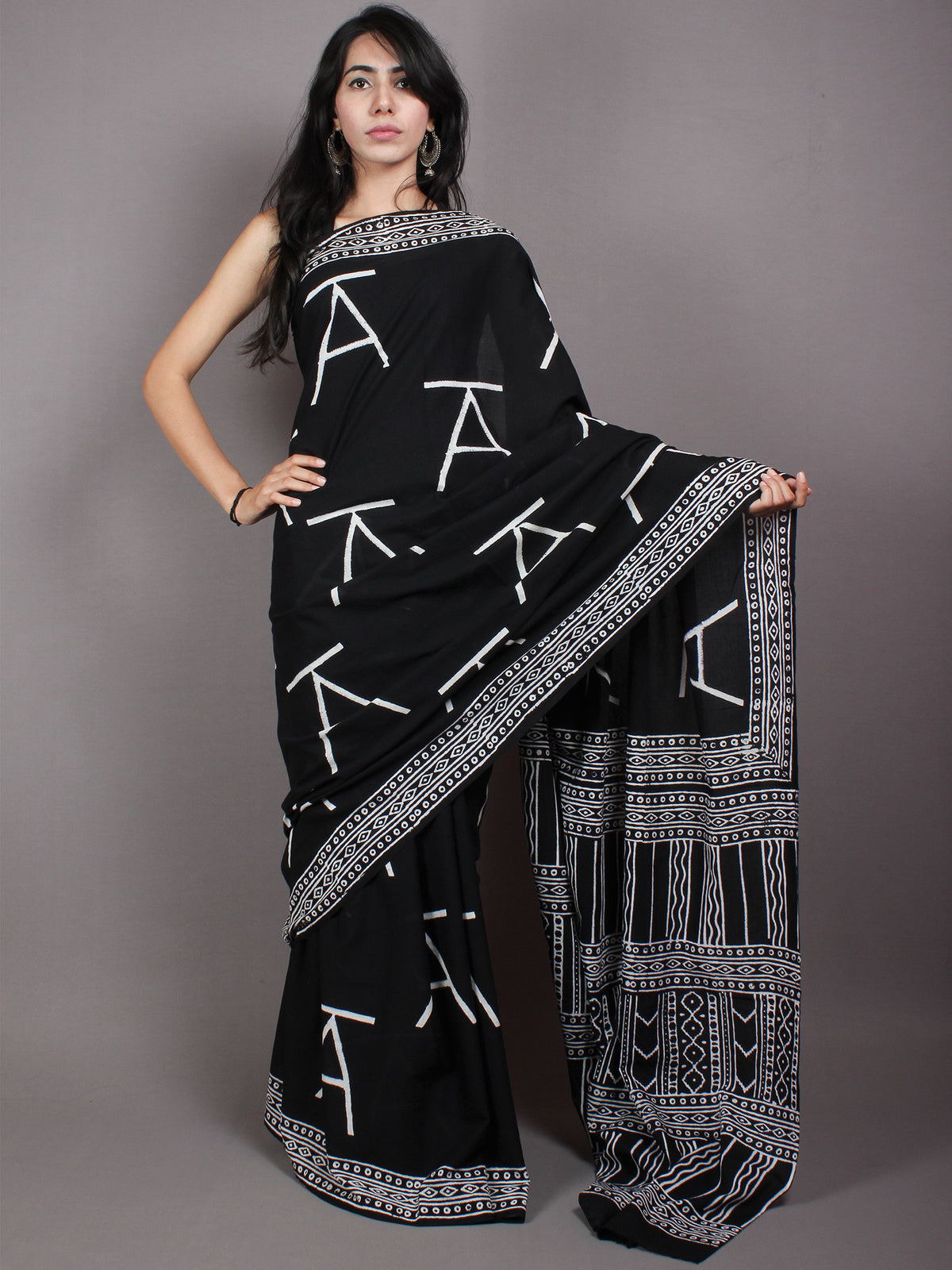 Black White Cotton Hand Block Printed Saree in Natural Colors - S03170526