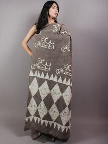 Fossil Grey Ivory Hand Block Printed in Natural Colors Cotton Mul Saree With Shaded Texture - S03170633