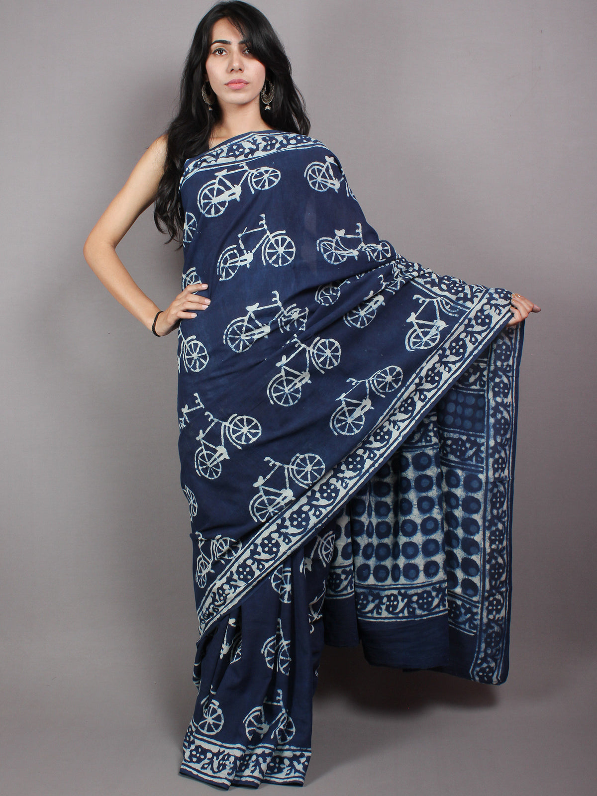 Indigo White Cotton Hand Block Printed Saree - S03170620