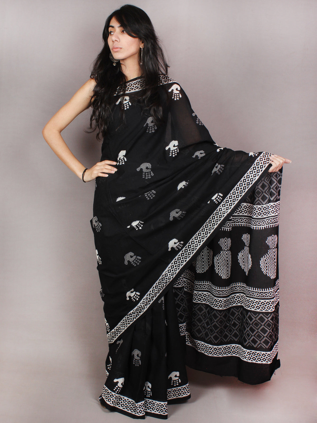 Black White Hand Block Printed in Natural Colors Cotton Mul Saree - S03170793