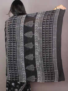 Black White Grey Hand Block Printed in Natural Colors Cotton Mul Saree - S03170795