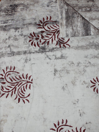 Off White Maroon Hand Block Printed Cotton Cambric Fabric Per Meter - F0916428
