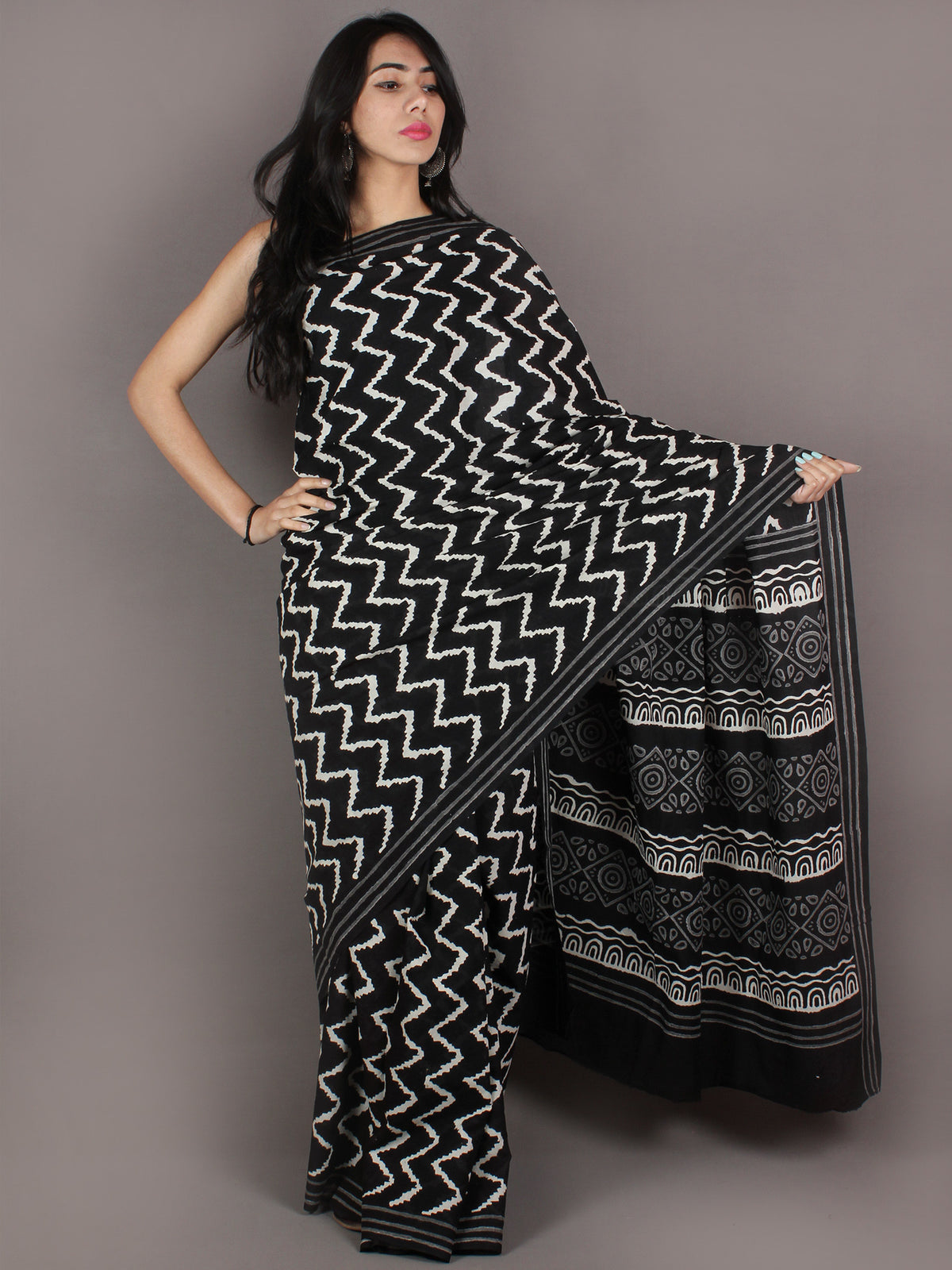 Black White Hand Block Printed in Natural Colors Cotton Mul Saree - S03170913