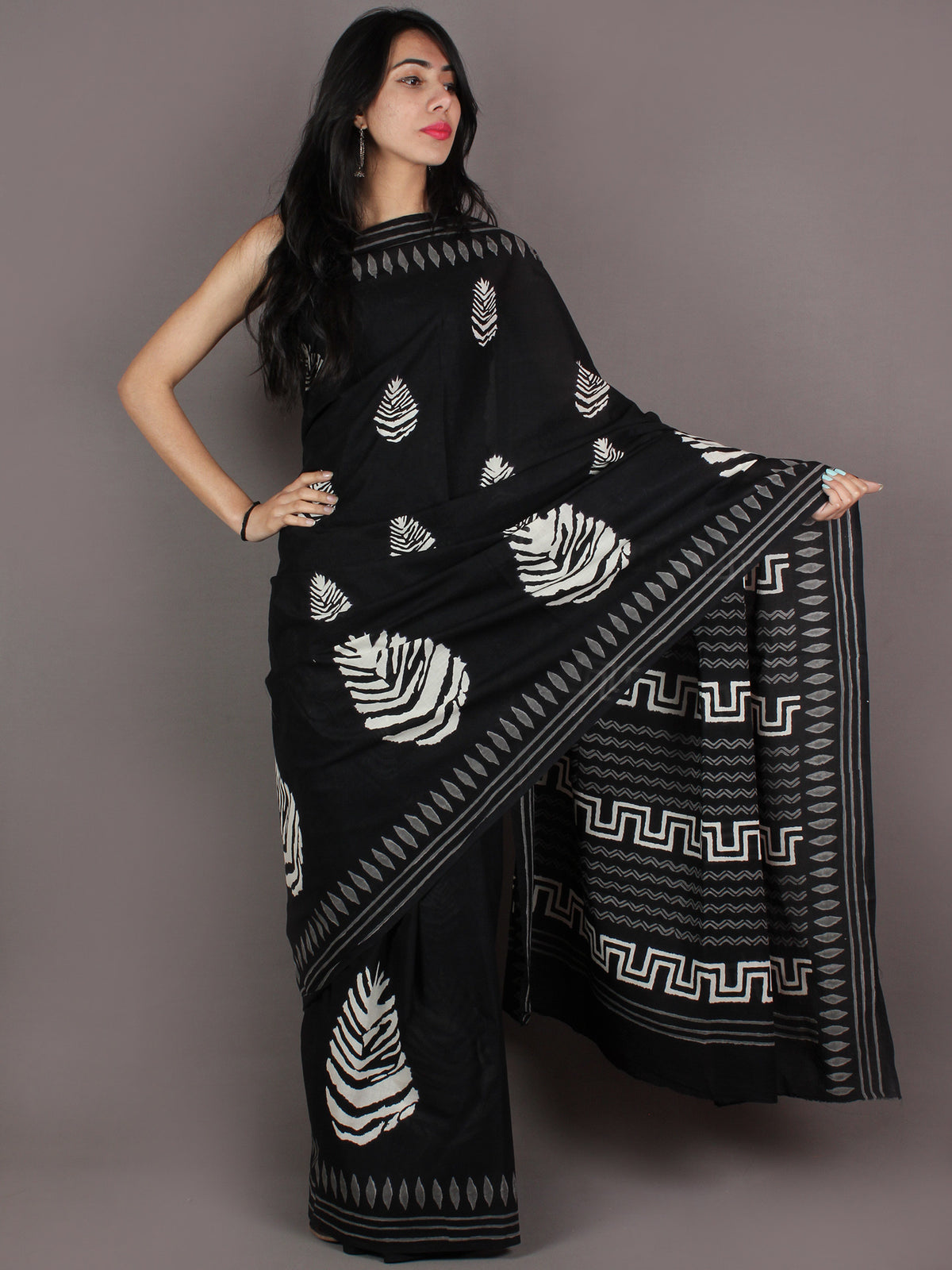 Black White Grey Hand Block Printed in Natural Colors Cotton Mul Saree - S03170933