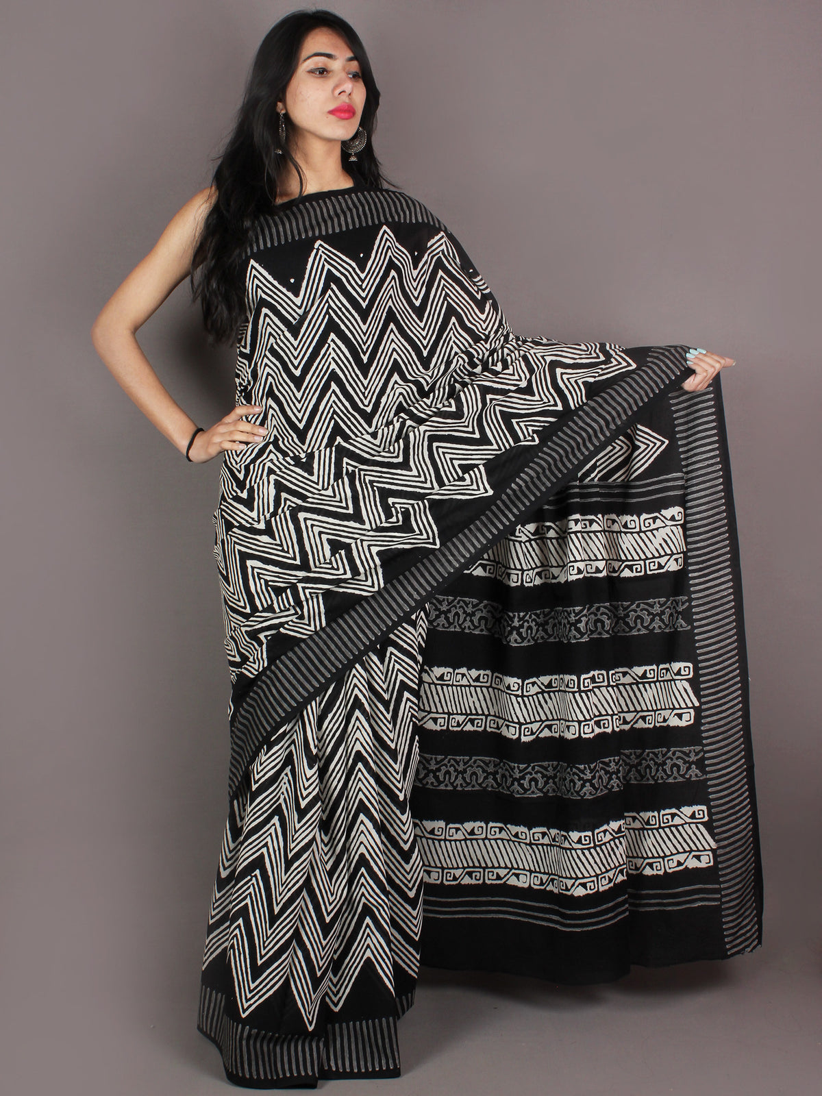 Black White Grey Hand Block Printed in Natural Colors Cotton Mul Saree - S03170935