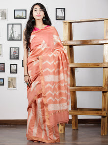 Peach White Chanderi Silk Hand Shibori Dyed Saree With Geecha Border - S031702940