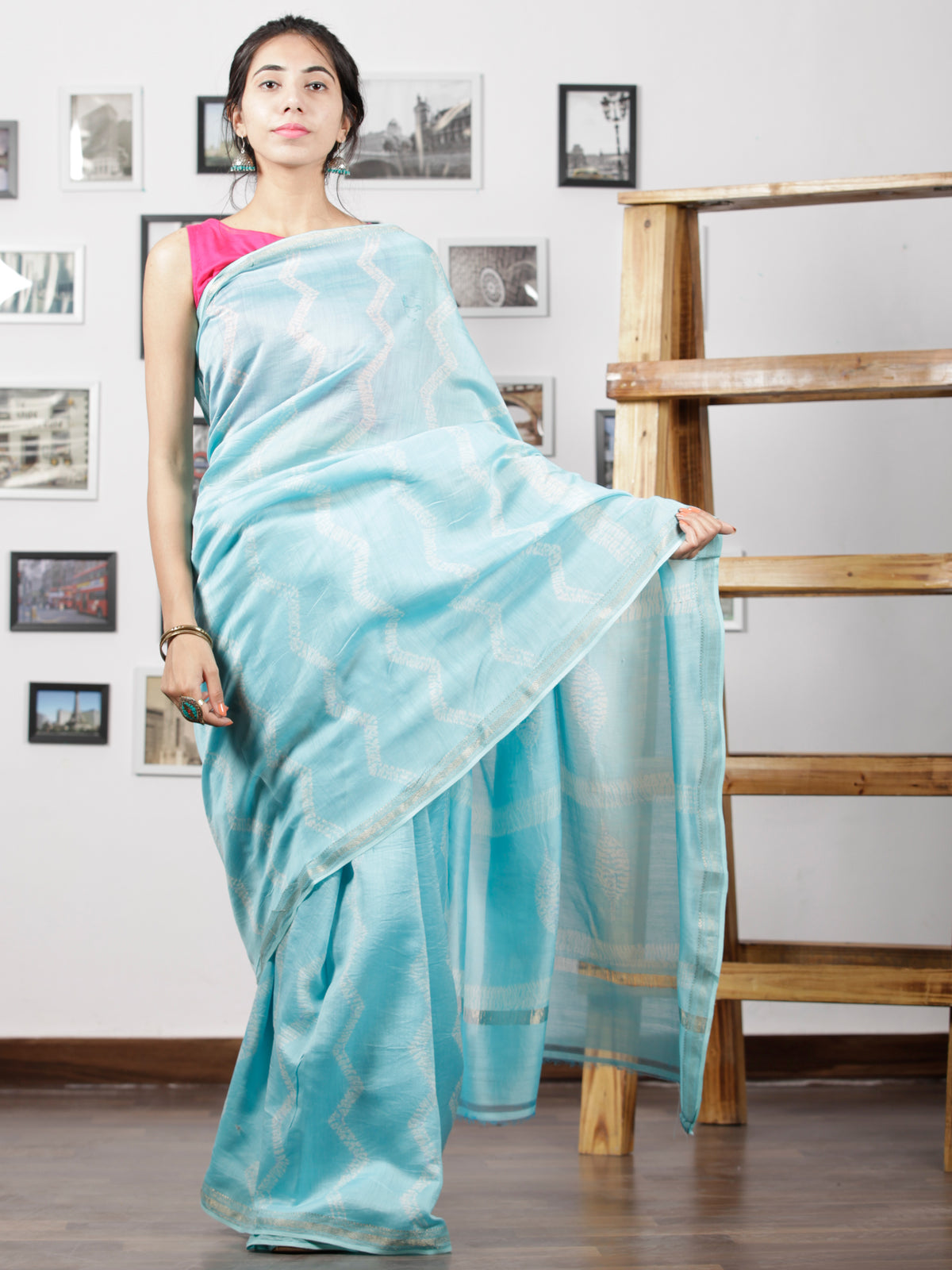 Sky Blue White Maheshwari Silk Hand Shibori Dyed Saree With Zari Border - S031702945