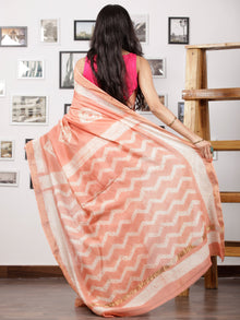 Peach White Maheshwari Silk Hand Shibori Dyed Saree With Zari Border - S031702963