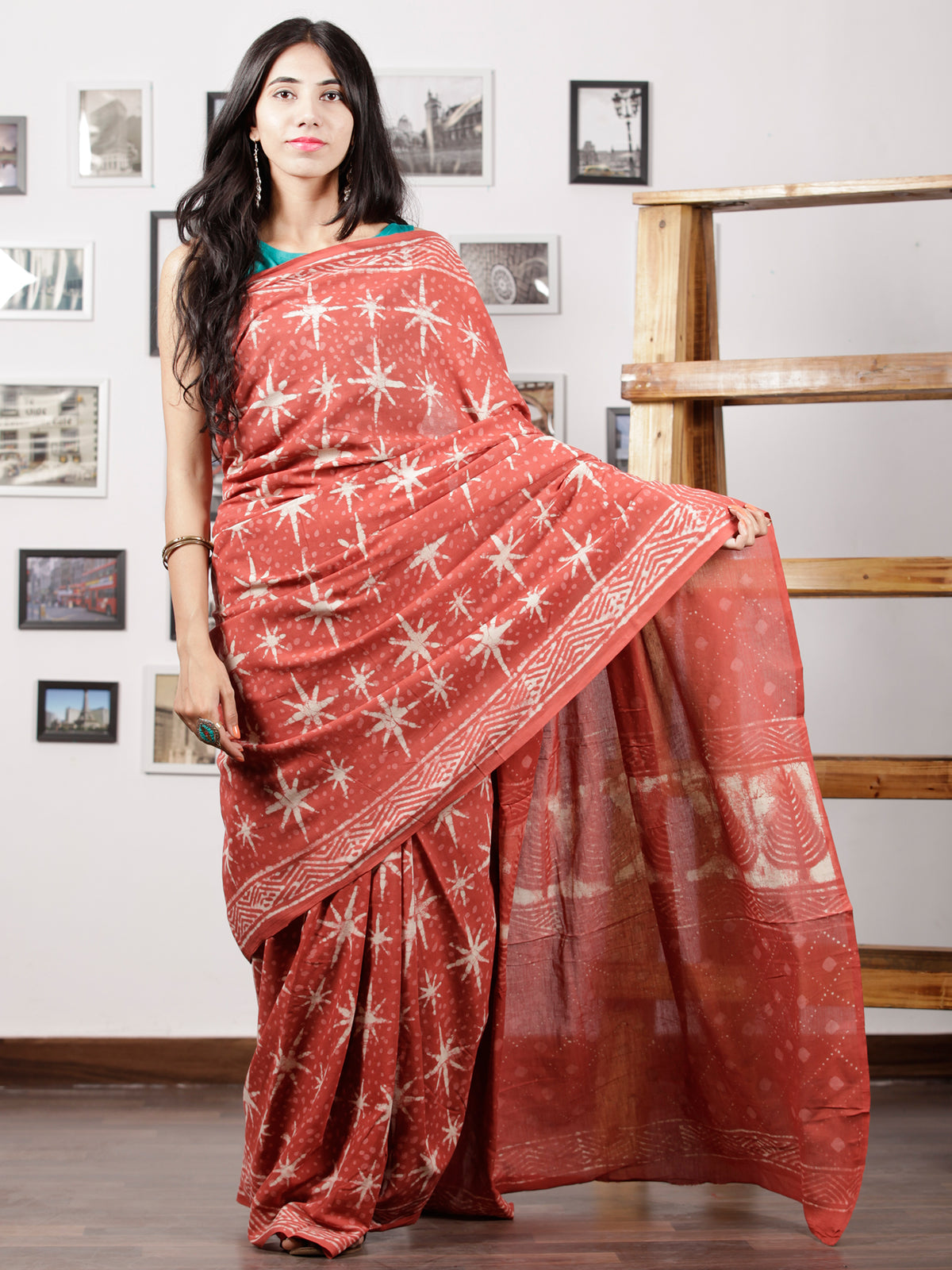 Salmon Pink White Hand Block Printed Cotton Mul Saree - S031702965