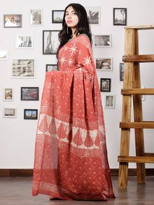 Salmon Pink White Hand Block Printed Cotton Mul Saree - S031702965