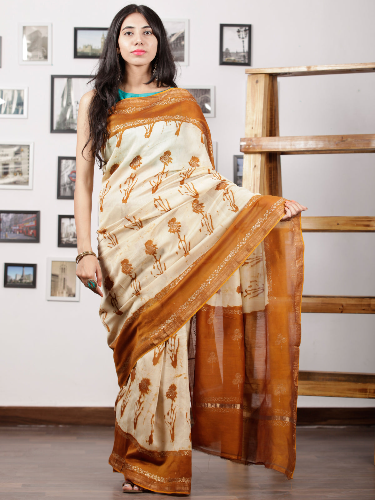 Peanut Brown Ivory Maheshwari Silk Hand Block Printed Saree With Zari Border - S031702972