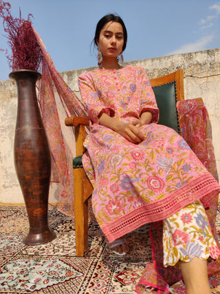 Gulal Ruhani Set Of Kurta Pant Dupatta