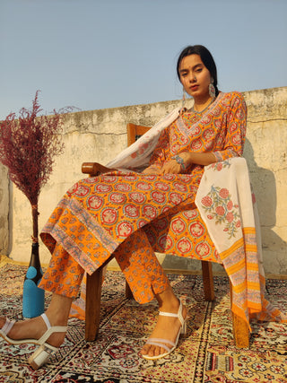 Gulal Farhat Set Of Kurta Pant Dupatta