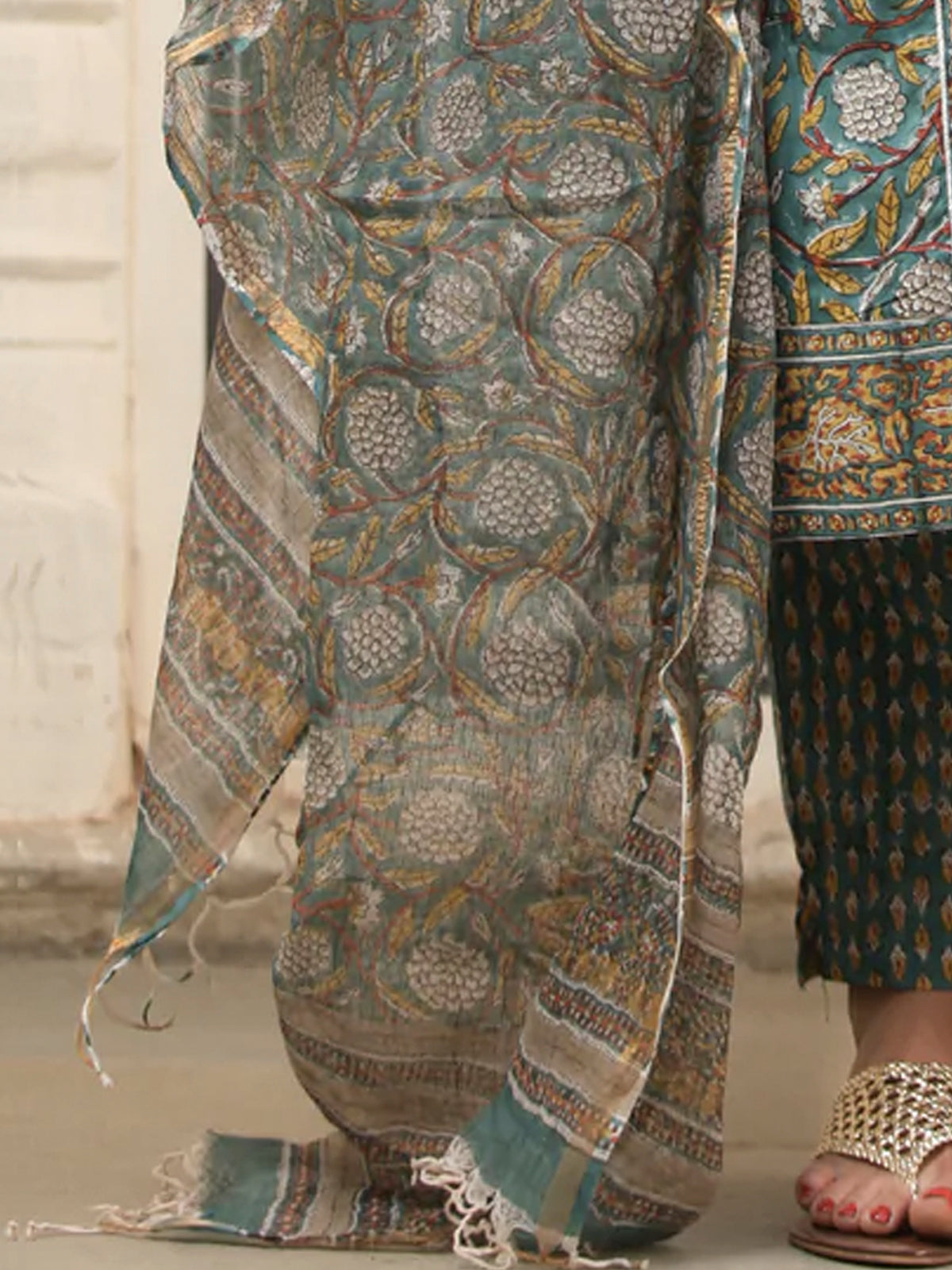 Harit Anjum Dupatta