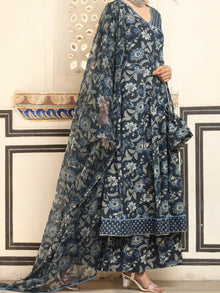 Ambar Fitrat Dupatta